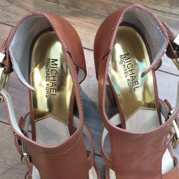 MICHAEL Michael Kors T-Strap - Picture 6 of 8